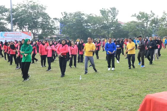 Meriahkan HUT Ke-78 Bhayangkara, Polres Kampar Gelar Olahraga Bersama